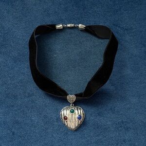 Vintage Black Velvet 925‎ Sterling Silver Chocker Necklace With Gemstone.